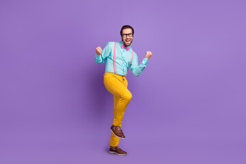 Full length photo of optimistic young brunet guy hands fists wear tie suspenders shirt spectacles pants shoes isolated on violet background