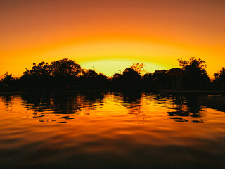 Obraz premium sunset over the river