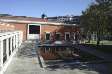 Fototapeta na wymiar Facade of a museum in Bilbao