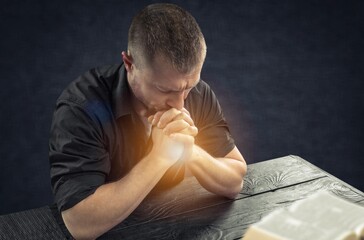 Obraz premium Christian hands praying and worship for Jesus. learning religion.