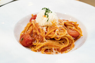 spaghetti with tomato sauce