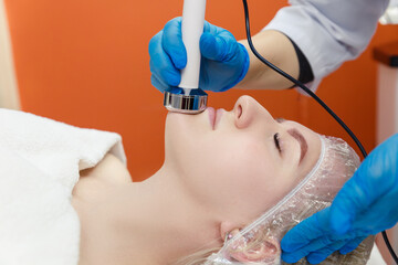 Fototapeta premium Correction of the shape of the face cavitation in the cosmetology room.