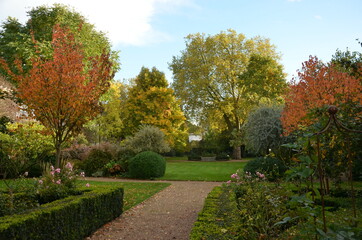 A stroll through the London boroughs of Kensington and Chelsea taken on a sunny Fall day