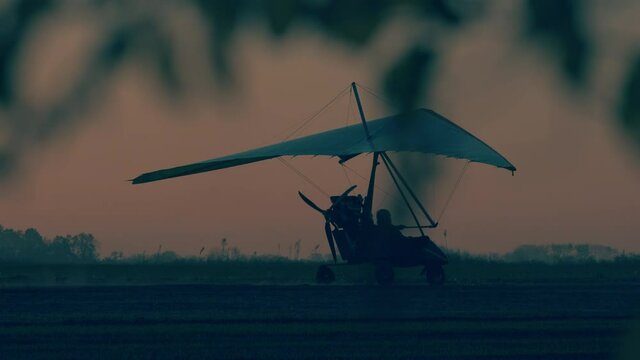 The testing flights by hang glider on the sunset background