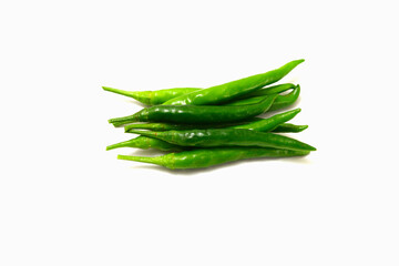 白背景の青唐辛子　コピースペースあり Green chili peppers (chile verde) on white background with copy space