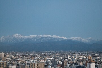 都会から見た山脈