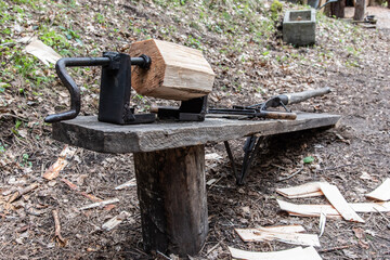 Werkezeug der Pecher zum Schneiden von Scharten