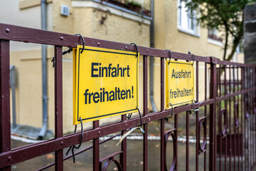 Zaun und Absperrung am Privatgrundstück