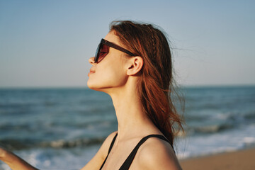 Naklejka premium pretty woman on the beach summer vacation lifestyle sun