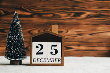 December 25 calendar with Christmas tree.