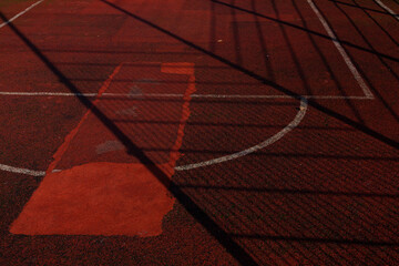 boisko piłka basketball koszykówka cień światło - obrazy, fototapety, plakaty