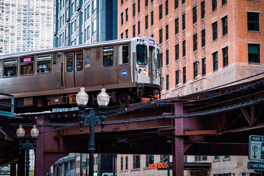 The "L", Chicago's rapid transit system moving people on elevated tracks thoughout the metropolis area of Chicago, IL, USA