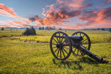 Canon aiming at a battlefield of Gettysburg - obrazy, fototapety, plakaty