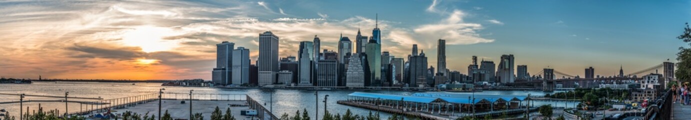 Fototapeta na wymiar Sunset over Manhattan Skyline, view from Brooklyn