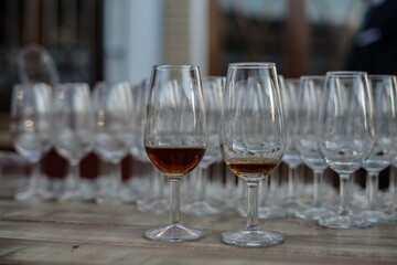 copas de vino de jerez en una boda