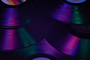 various colored vinyls to remember the music of the past