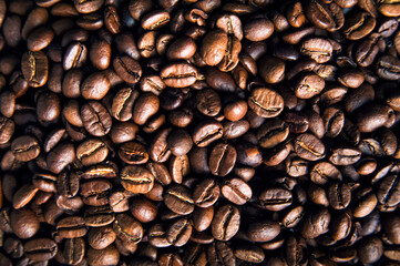 Obraz premium Close-up coffee beans background texture..