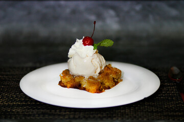 Apply crumble with fresh cream and vanilla ice cream