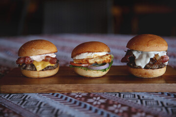 mini burgers uncle Sam, bacon blue,  juicy rooster peri peri
