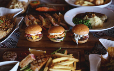 mini burgers uncle Sam, bacon blue,  juicy rooster peri peri