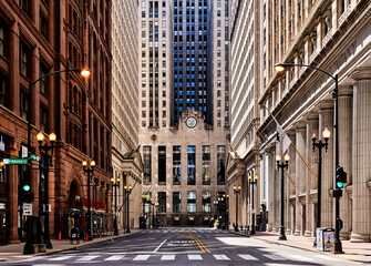 Fototapeta na wymiar Scenic view of Chicago's Financial District - The LaSalle Canyon - Downtown Chicago 