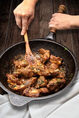 Pork ribs with pepper and herb sauce
