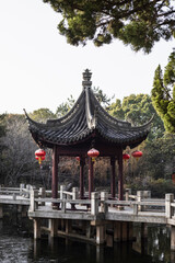 Obraz premium Traditional Chinese pavilion and bridge in a park autumn scenery