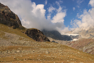 Imposante Hochgebirgslandschaft; Cima di Fellaria und  Gletscher in den Bernina Alpen