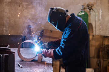 Electric welding of workers in the machine industry