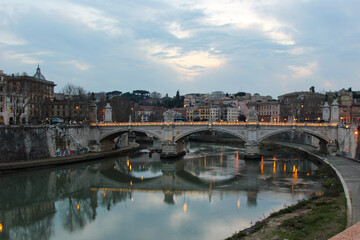 Fototapeta na wymiar Bridge over the Tiber in Rome