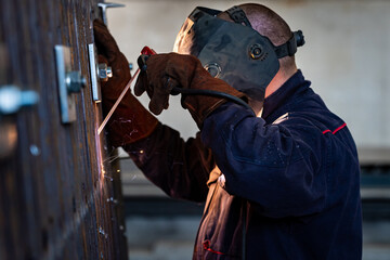 Electric welding of workers in the machine industry