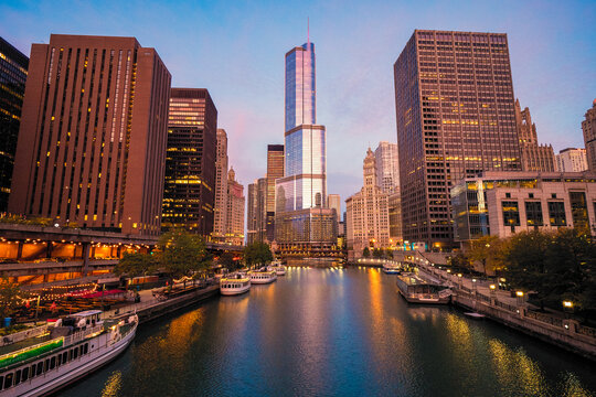 Early morning view of moored tour boats at the main stem of the Chicago River with skyscrapers in the background, Downtown Chicago, IL, USA
