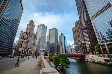 Early morning view of the main stem of the Chicago River with skyscrapers in the background, Downtown Chicago, IL, USA