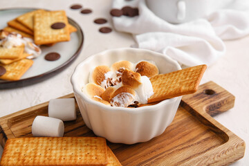 Ramekin with tasty S'mores dip and crackers on light background, closeup - obrazy, fototapety, plakaty