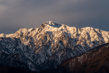 雄々しい雪山