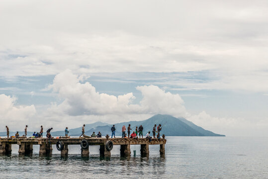 Fototapeta Fishing pier in Kokopo Papua New Guinea