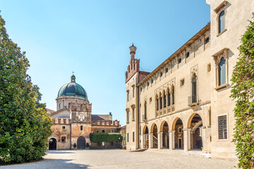 Obraz premium View at the Courtyard of Thiene Castle - Italy