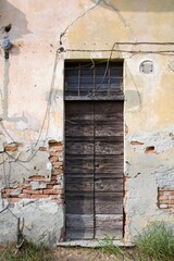 Fototapeta na wymiar evocative image of old closed wooden door of a country house 