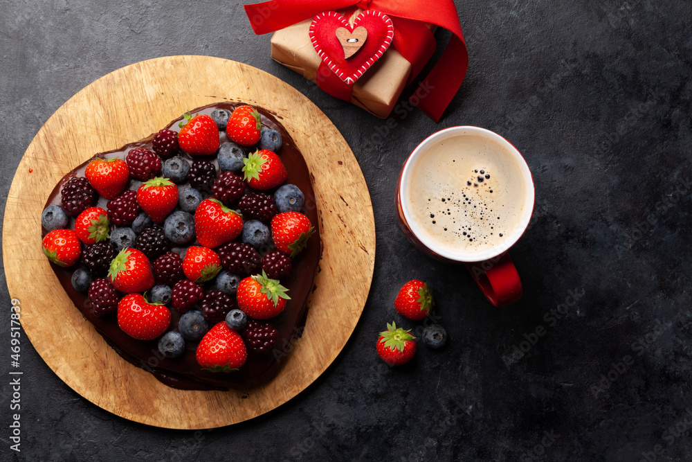 Poster Heart shaped sweet cake with berries