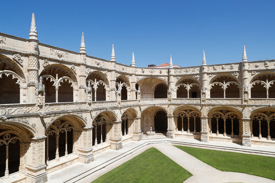 The Cloister, Jeronimos Monastery (Hieronymites Monastery), UNESCO World Heritage Site, Belem, Lisbon, Portugal