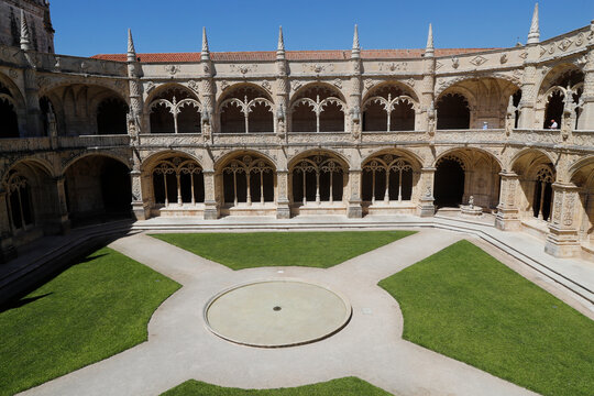 The Cloister, Jeronimos Monastery (Hieronymites Monastery), UNESCO World Heritage Site, Belem, Lisbon, Portugal