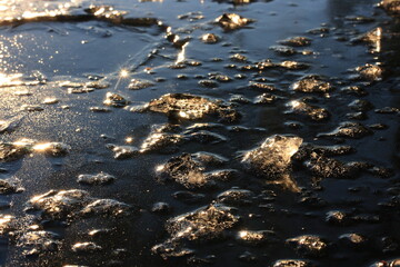 Reflections of sun light from a dark ice surface