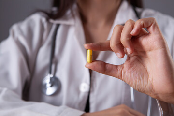 Obraz na płótnie Canvas pills in doctor hand close up