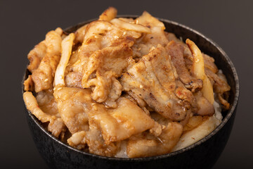 焼肉丼　(豚バラ肉)
