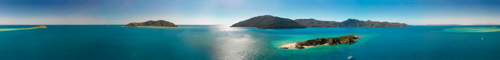 Fototapeta premium Whitsunday Islands Park, Queensland, Australia. Aerial view of beautiful sea from a drone
