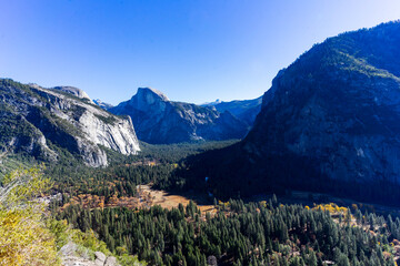 Obraz premium Yosemite - valley view of Half Dome