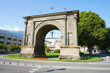 Fototapeta na wymiar Arch of Augustus in Aosta, Italy