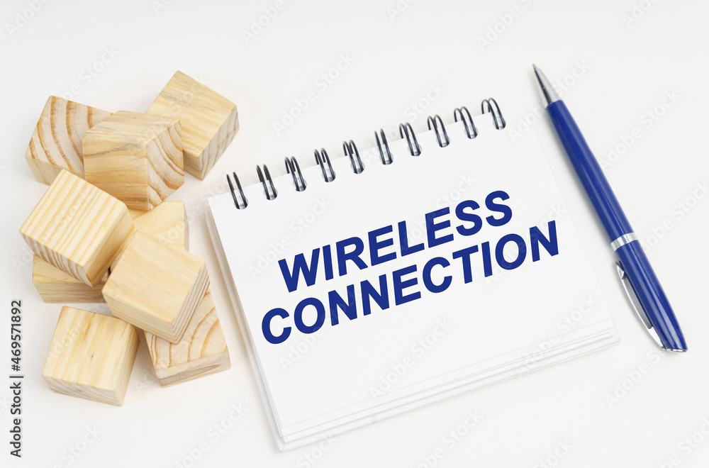 Poster on the table are cubes, a pen and a notebook with the inscription - wireless connection