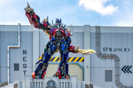 Transformer Statue in Universal Studios Florida in USA