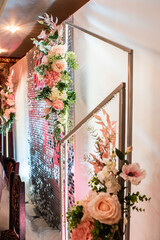Fototapeta na wymiar wedding decor with flowers in the hall
